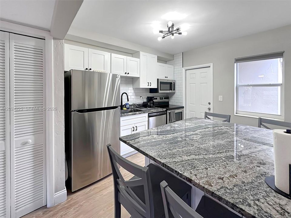 For Rent: $2,500 (2 beds, 1 baths, 1378 Square Feet)