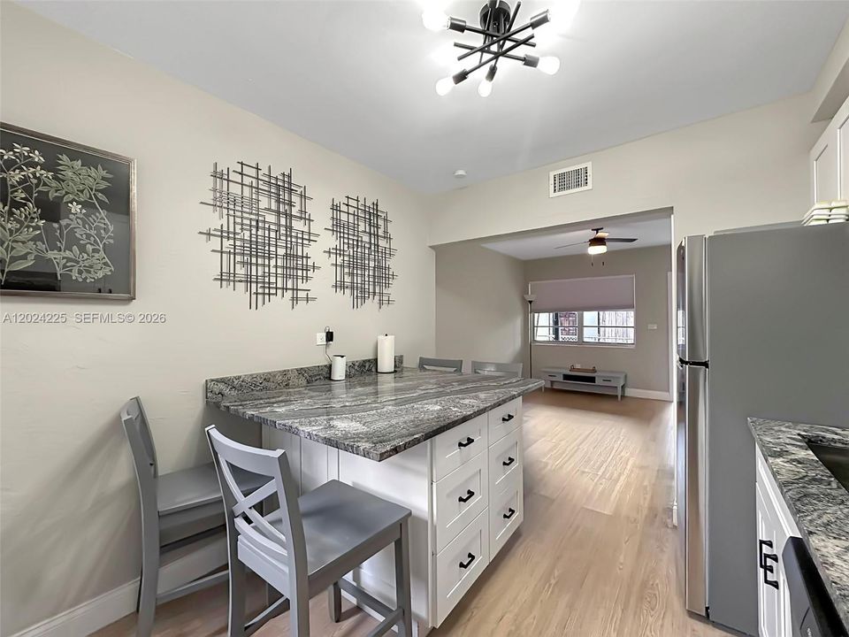 For Rent: $2,500 (2 beds, 1 baths, 1378 Square Feet)