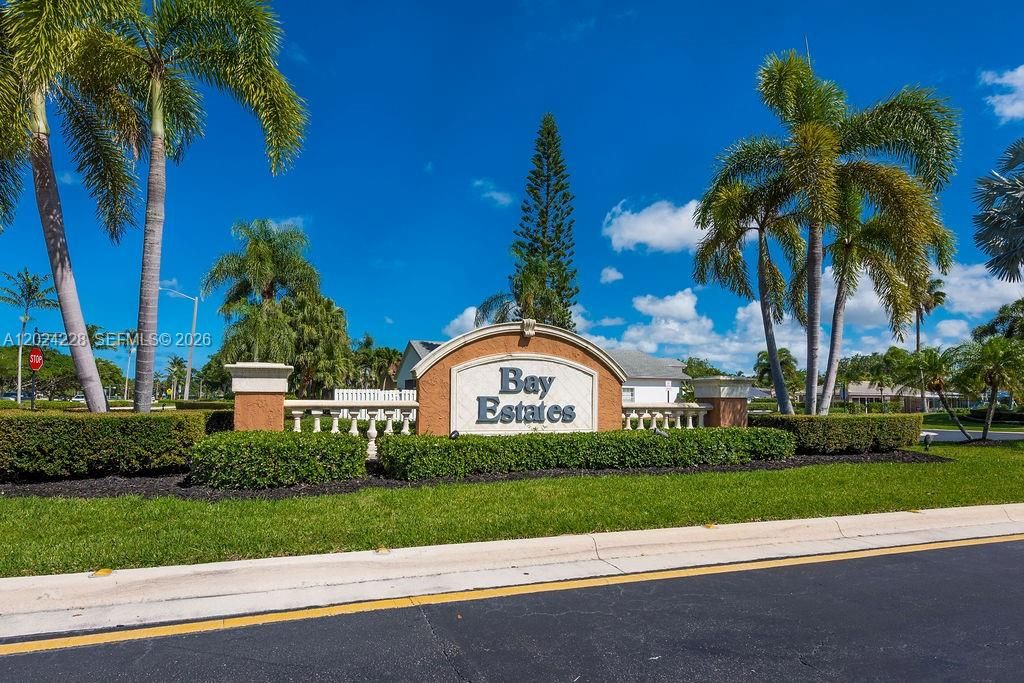 For Sale: $725,000 (4 beds, 3 baths, 2305 Square Feet)