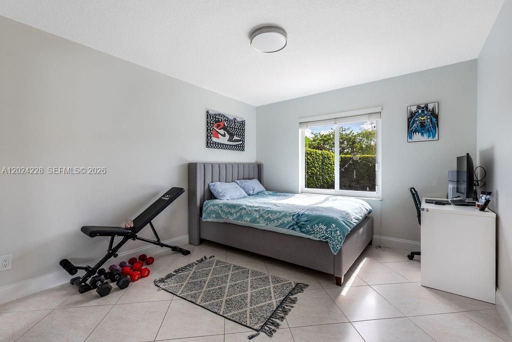 For Sale: $725,000 (4 beds, 3 baths, 2305 Square Feet)