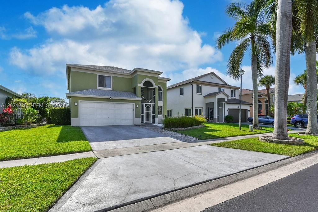 For Sale: $725,000 (4 beds, 3 baths, 2305 Square Feet)