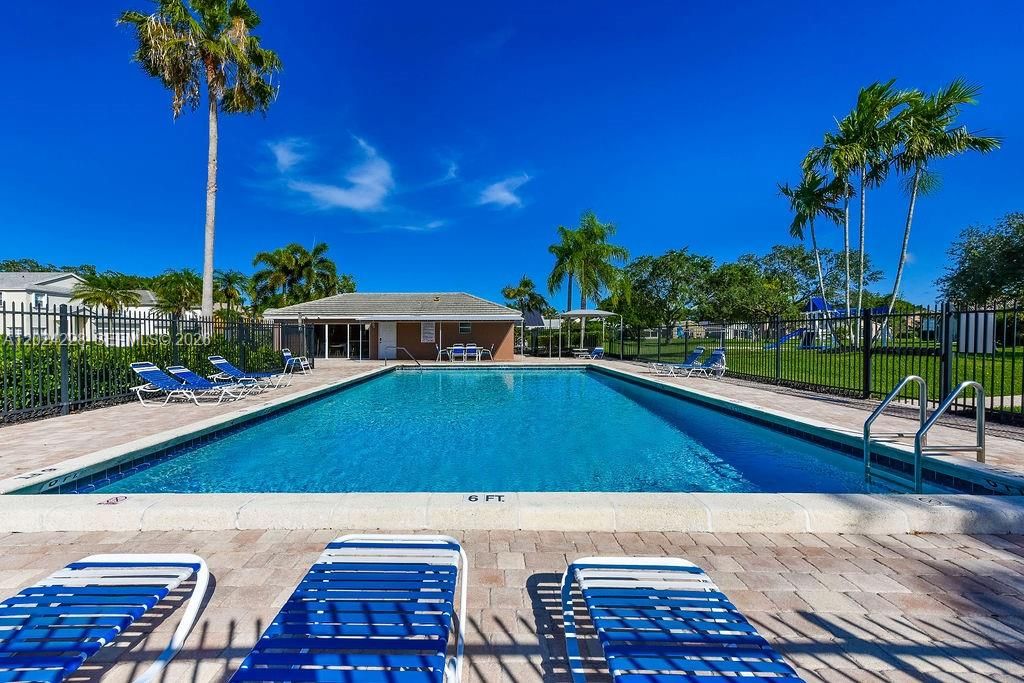 For Sale: $725,000 (4 beds, 3 baths, 2305 Square Feet)