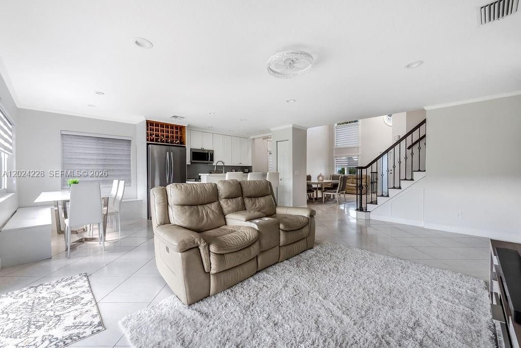 For Sale: $725,000 (4 beds, 3 baths, 2305 Square Feet)