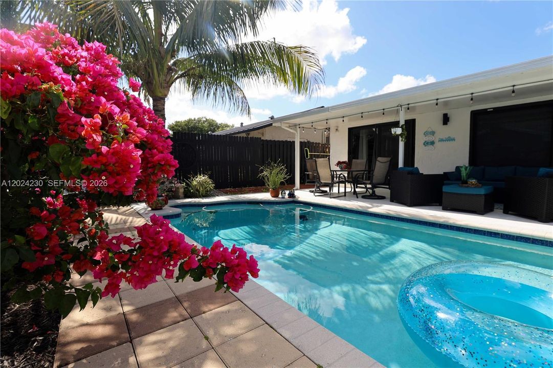 For Sale: $594,900 (3 beds, 2 baths, 1208 Square Feet)