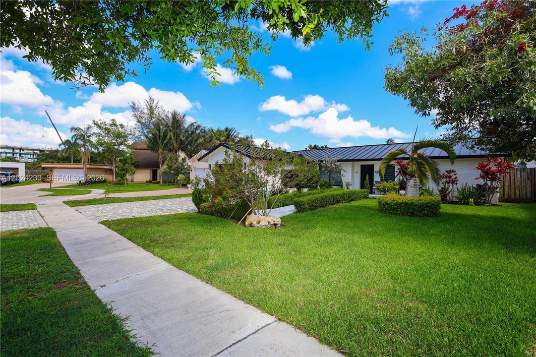For Sale: $594,900 (3 beds, 2 baths, 1208 Square Feet)