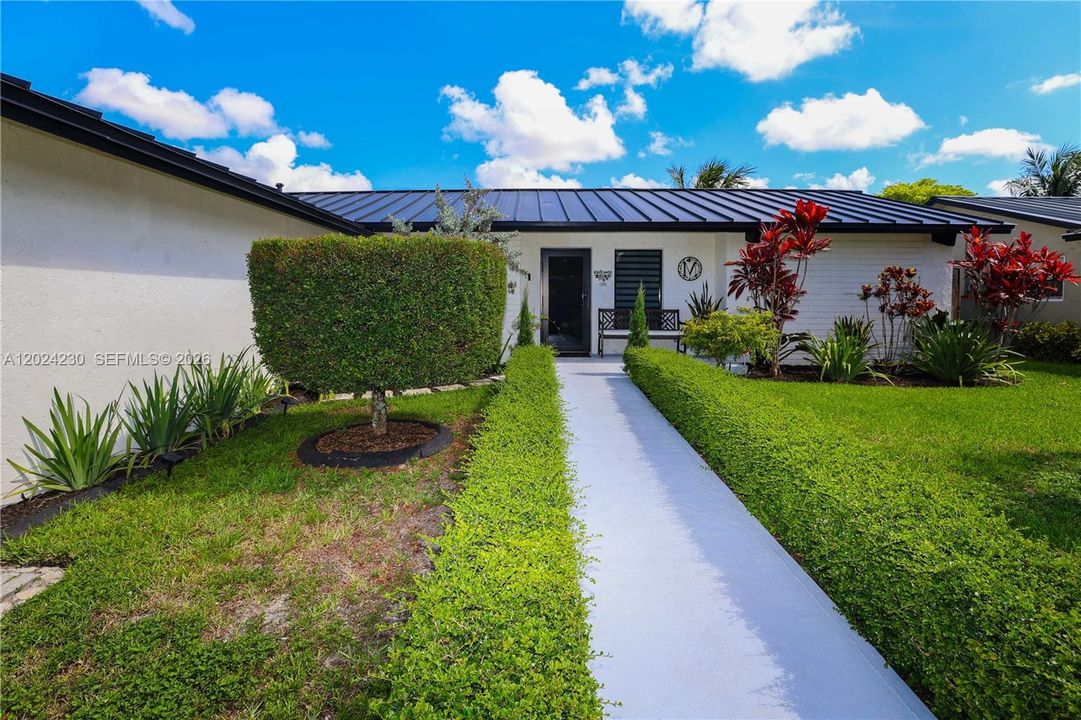 For Sale: $594,900 (3 beds, 2 baths, 1208 Square Feet)