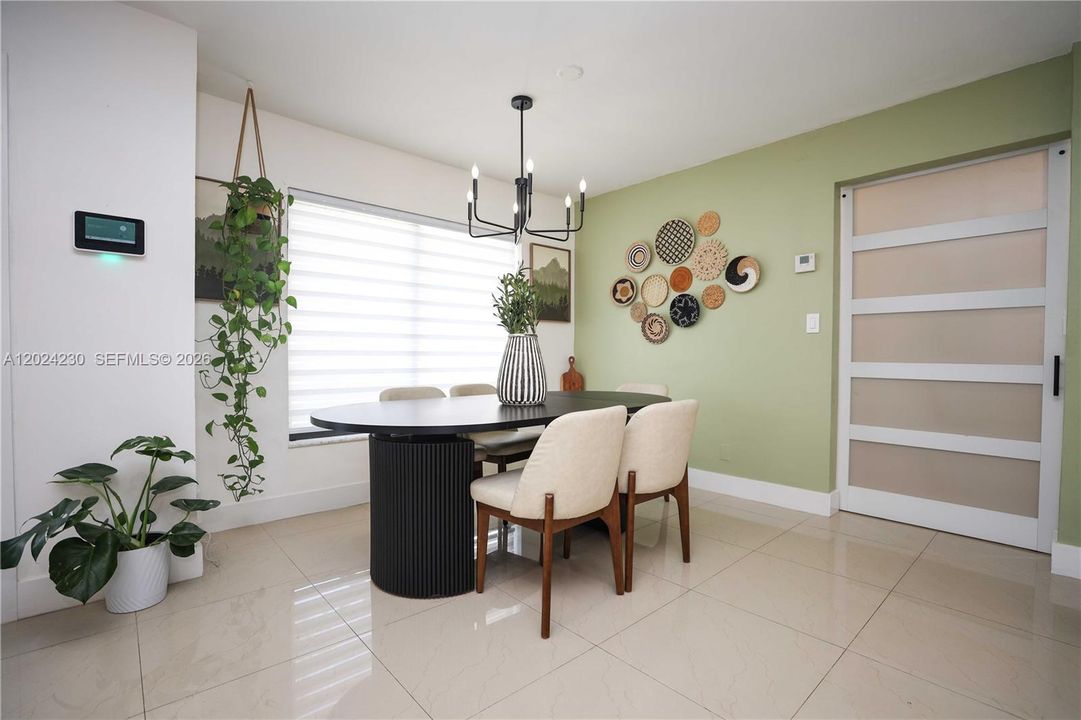 For Sale: $594,900 (3 beds, 2 baths, 1208 Square Feet)