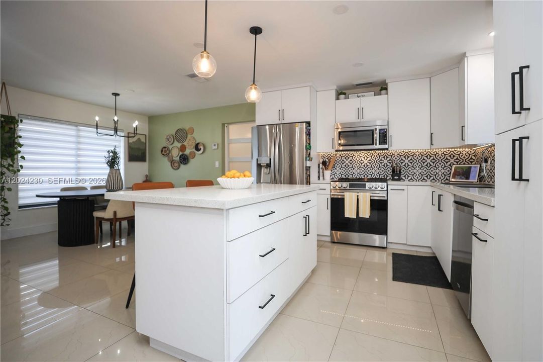 For Sale: $594,900 (3 beds, 2 baths, 1208 Square Feet)