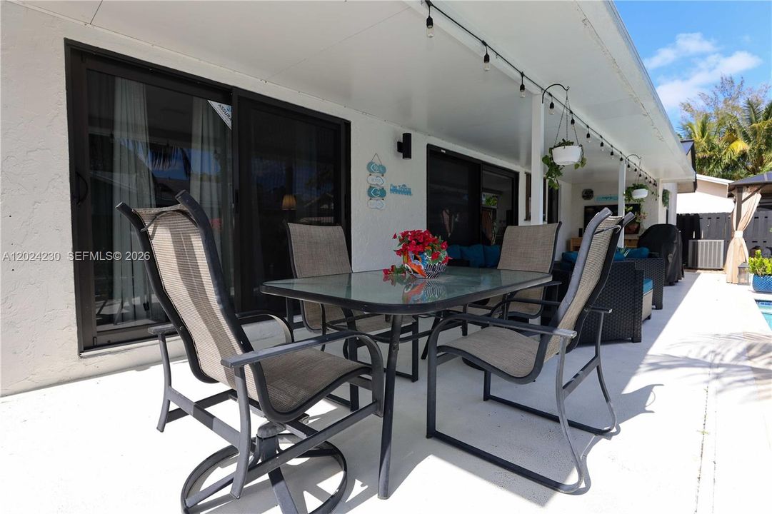 For Sale: $594,900 (3 beds, 2 baths, 1208 Square Feet)