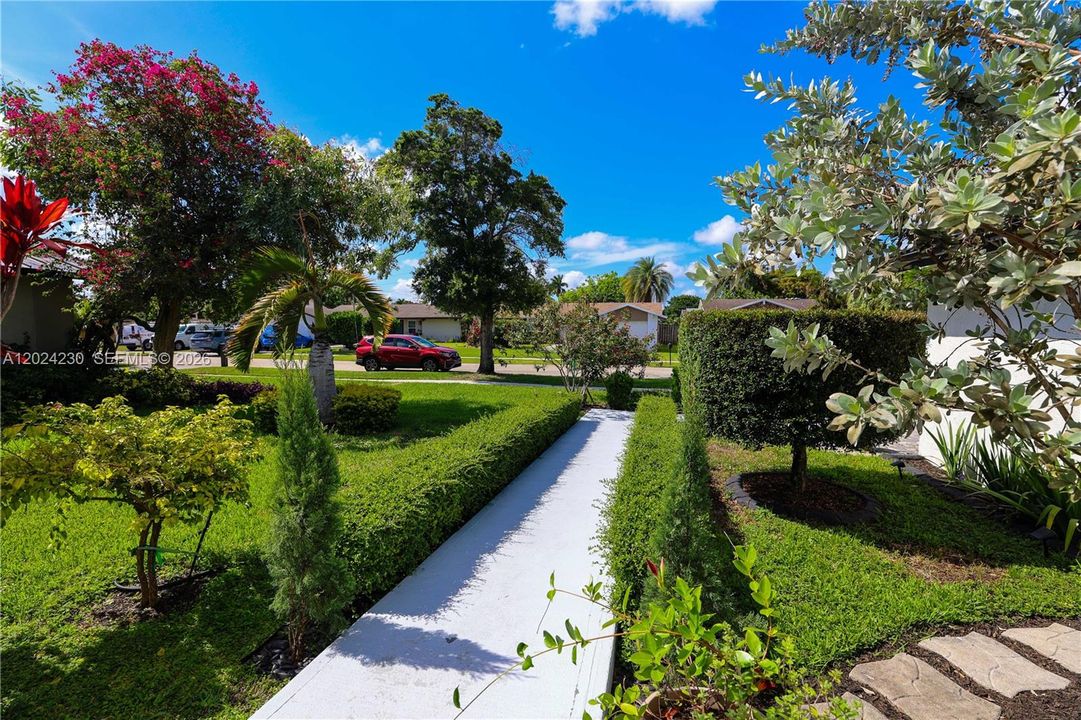 For Sale: $594,900 (3 beds, 2 baths, 1208 Square Feet)