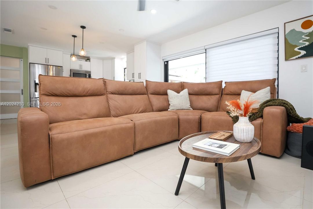 For Sale: $594,900 (3 beds, 2 baths, 1208 Square Feet)