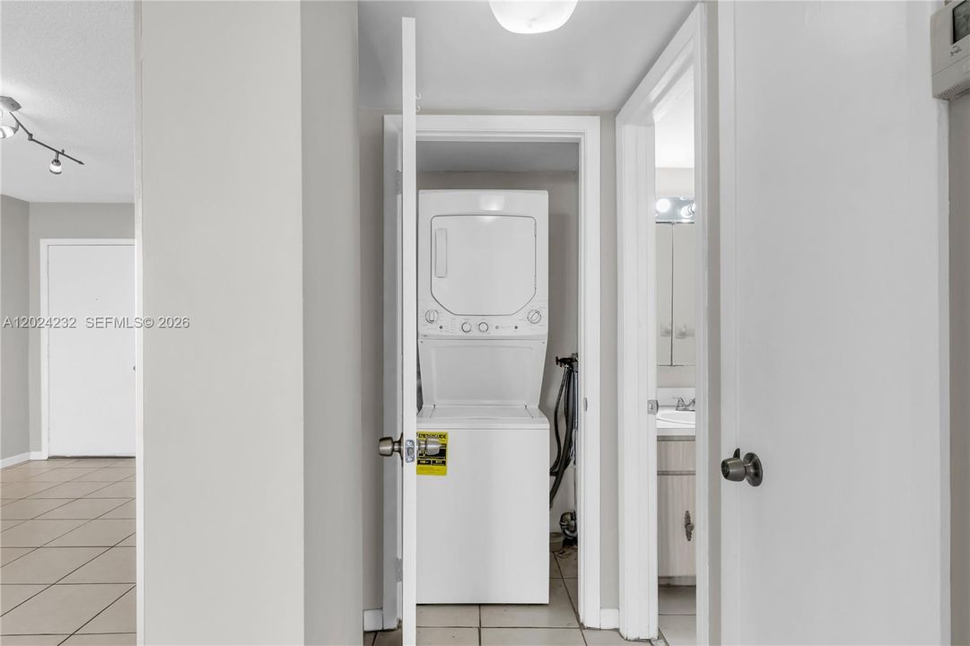 На продажу: $240,000 (1 спален, 1 ванн, 838 Квадратных фут)