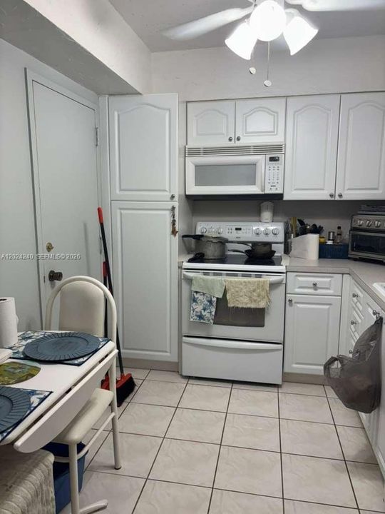 For Sale: $277,000 (1 beds, 1 baths, 870 Square Feet)