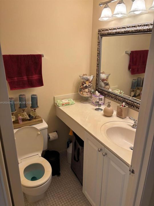 For Sale: $277,000 (1 beds, 1 baths, 870 Square Feet)