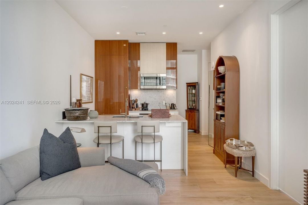For Rent: $7,250 (1 beds, 1 baths, 555 Square Feet)
