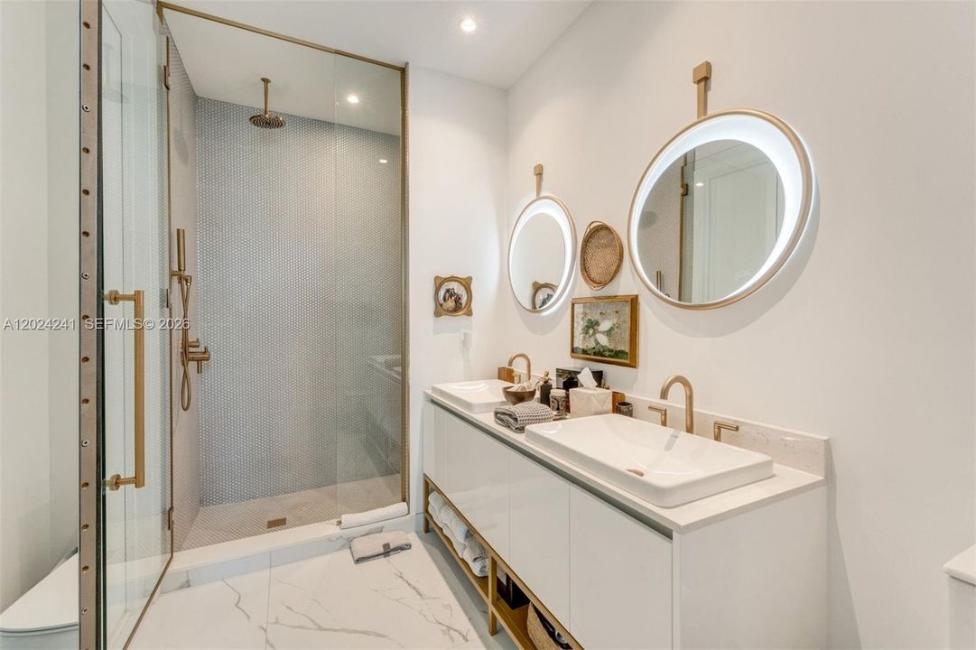 For Rent: $7,250 (1 beds, 1 baths, 555 Square Feet)