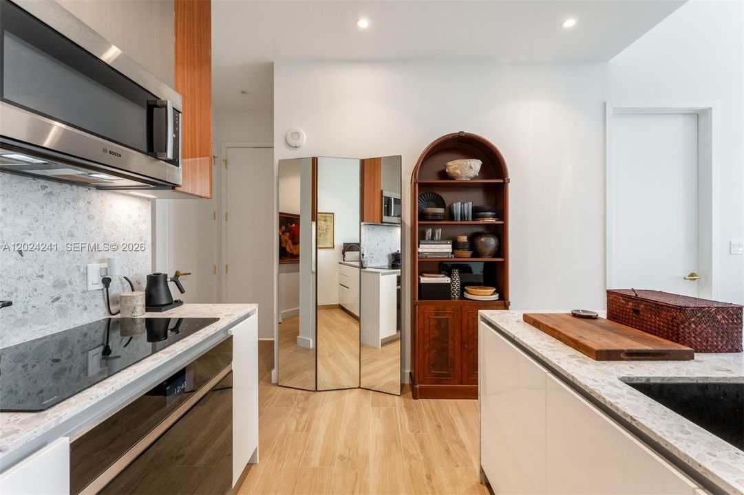 For Rent: $7,250 (1 beds, 1 baths, 555 Square Feet)