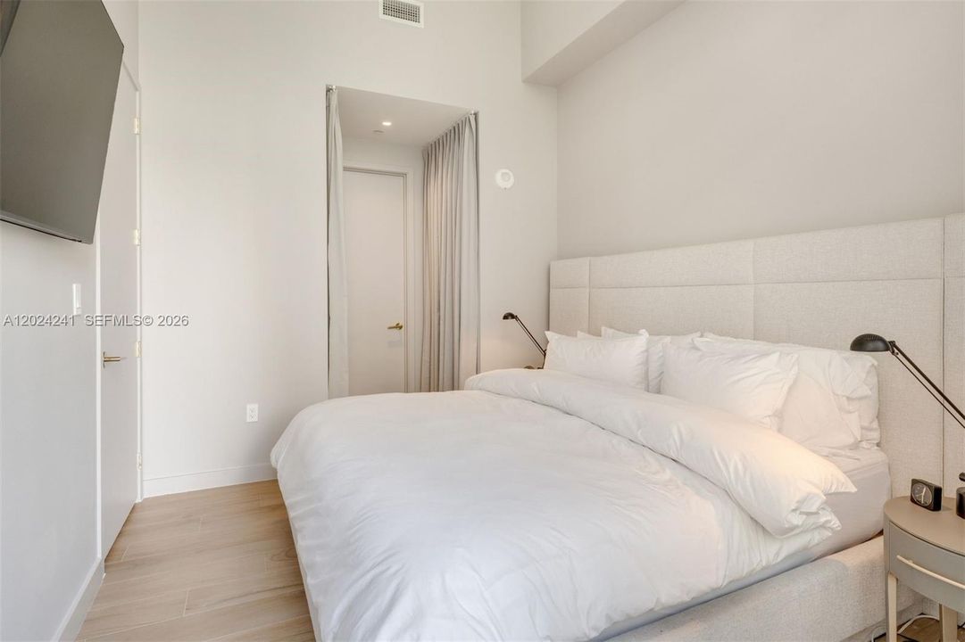 For Rent: $7,250 (1 beds, 1 baths, 555 Square Feet)