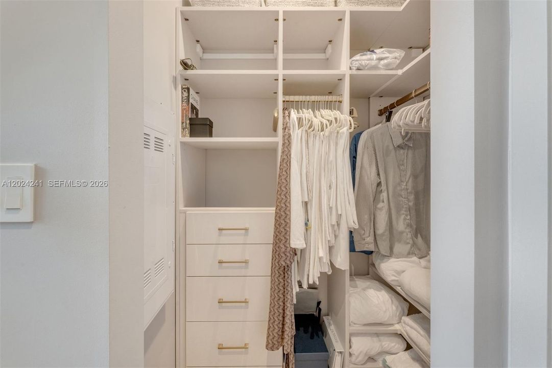 For Rent: $7,250 (1 beds, 1 baths, 555 Square Feet)