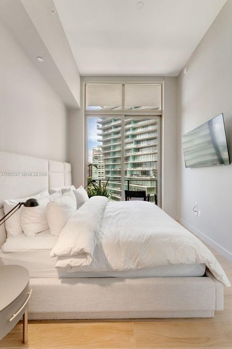 For Rent: $7,250 (1 beds, 1 baths, 555 Square Feet)