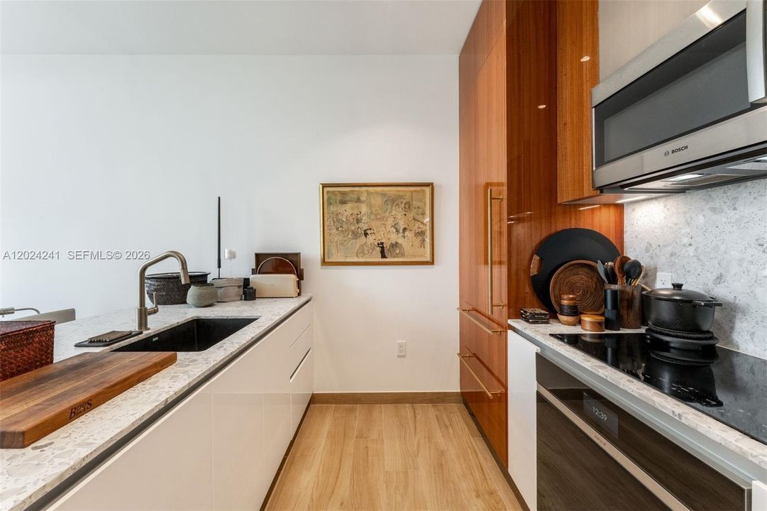 For Rent: $7,250 (1 beds, 1 baths, 555 Square Feet)