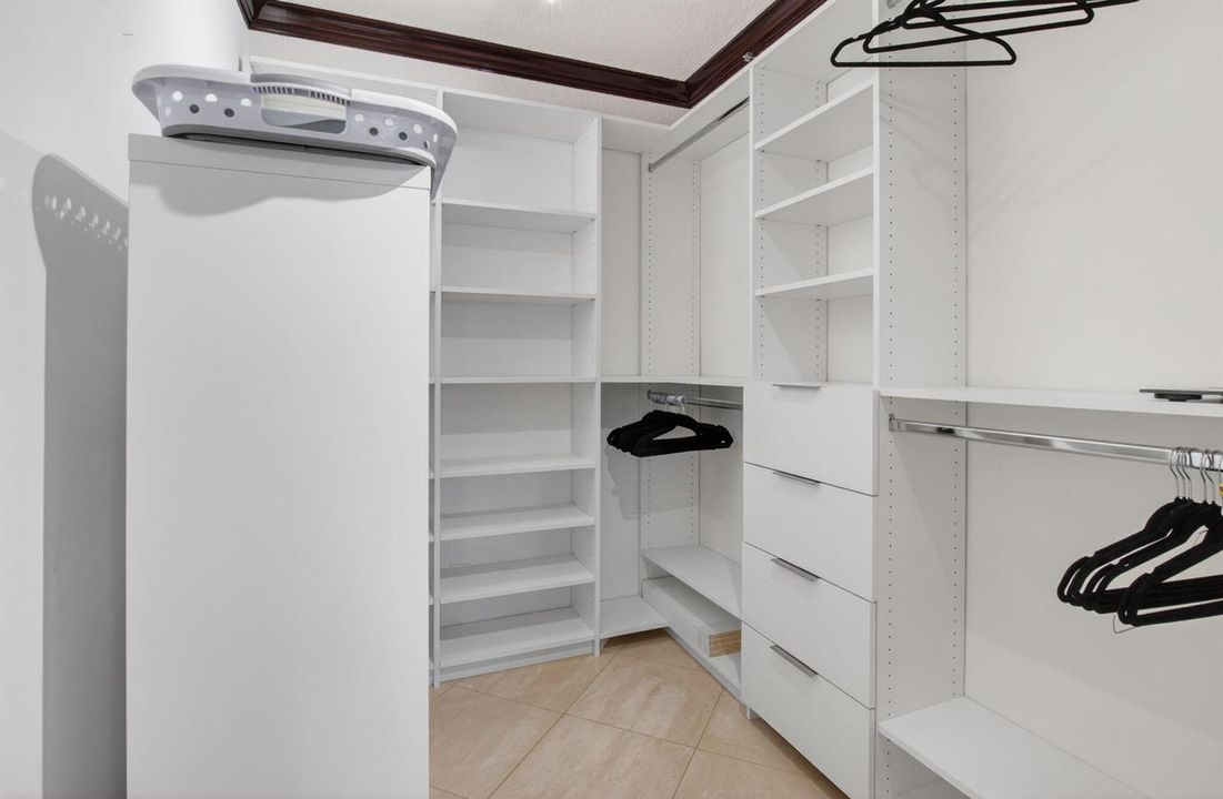 walk-in closet
