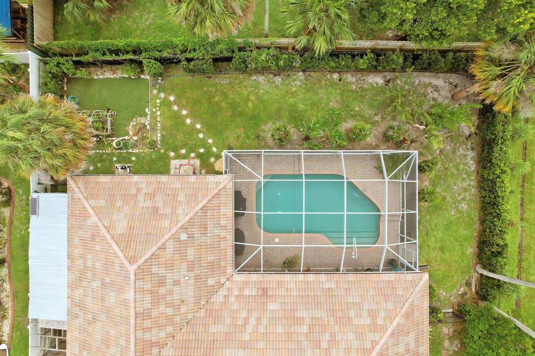 Enclosed Bayard with Pool