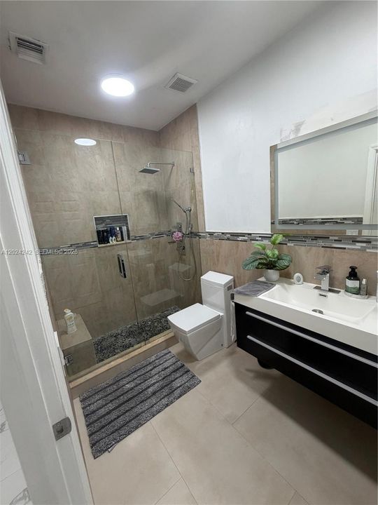 Под контрактом: $805,000 (4 спален, 2 ванн, 1888 Квадратных фут)