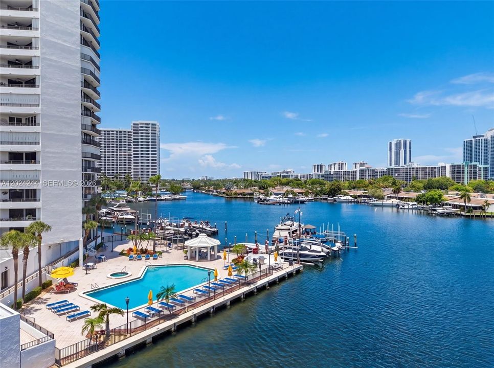For Sale: $485,000 (2 beds, 2 baths, 1221 Square Feet)
