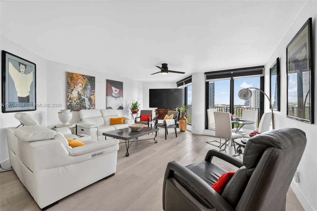For Sale: $485,000 (2 beds, 2 baths, 1221 Square Feet)