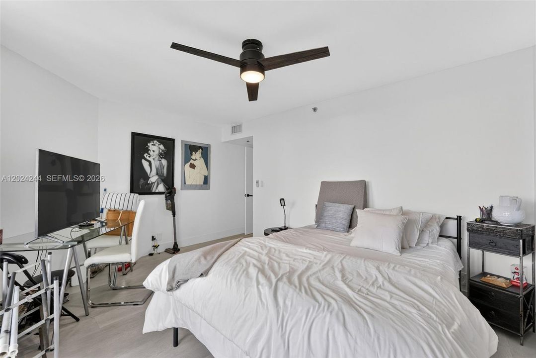 For Sale: $485,000 (2 beds, 2 baths, 1221 Square Feet)