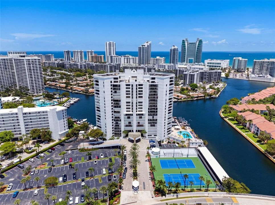For Sale: $485,000 (2 beds, 2 baths, 1221 Square Feet)