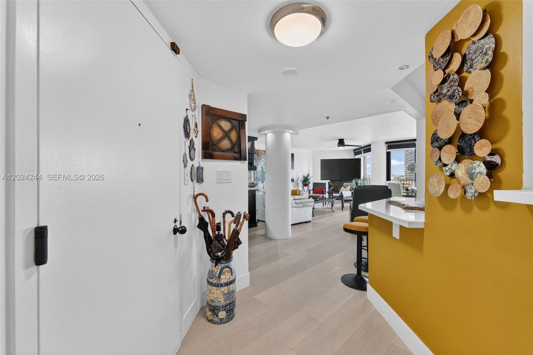 For Sale: $485,000 (2 beds, 2 baths, 1221 Square Feet)
