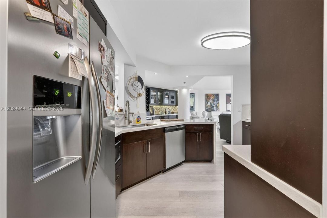 For Sale: $485,000 (2 beds, 2 baths, 1221 Square Feet)