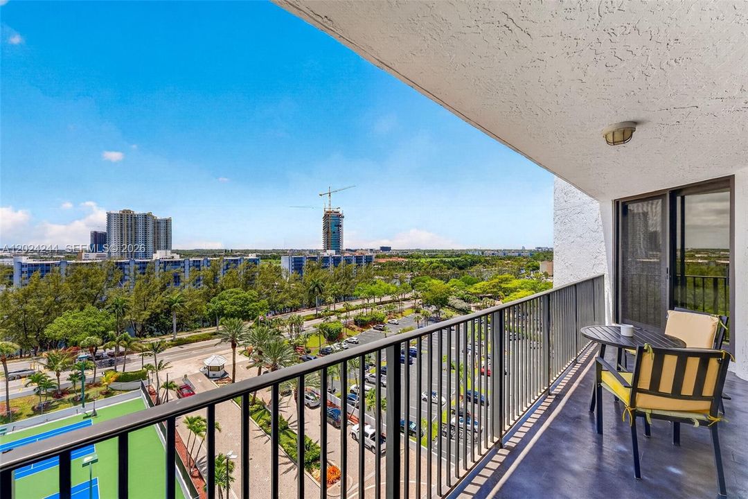 For Sale: $485,000 (2 beds, 2 baths, 1221 Square Feet)