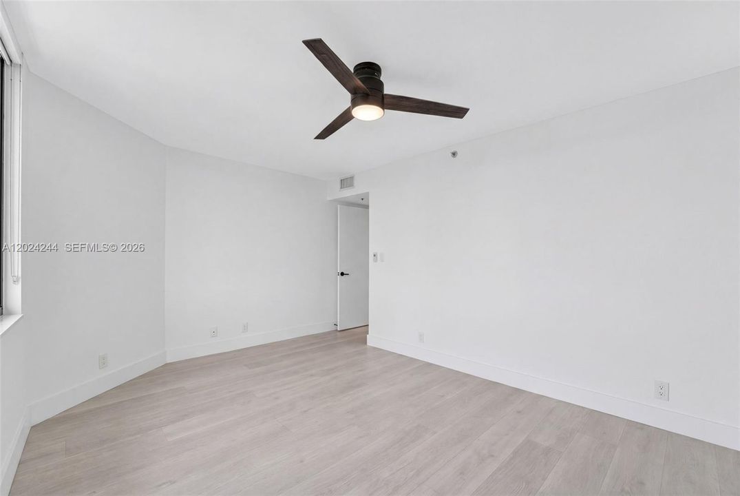 For Sale: $485,000 (2 beds, 2 baths, 1221 Square Feet)