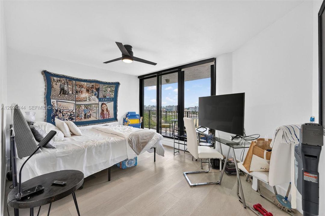 For Sale: $485,000 (2 beds, 2 baths, 1221 Square Feet)