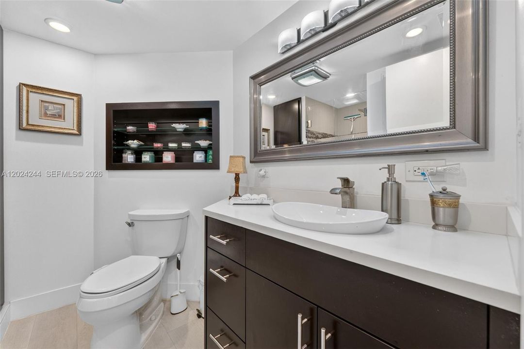 For Sale: $485,000 (2 beds, 2 baths, 1221 Square Feet)