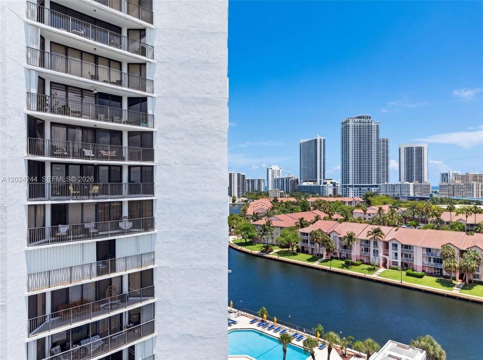 For Sale: $485,000 (2 beds, 2 baths, 1221 Square Feet)