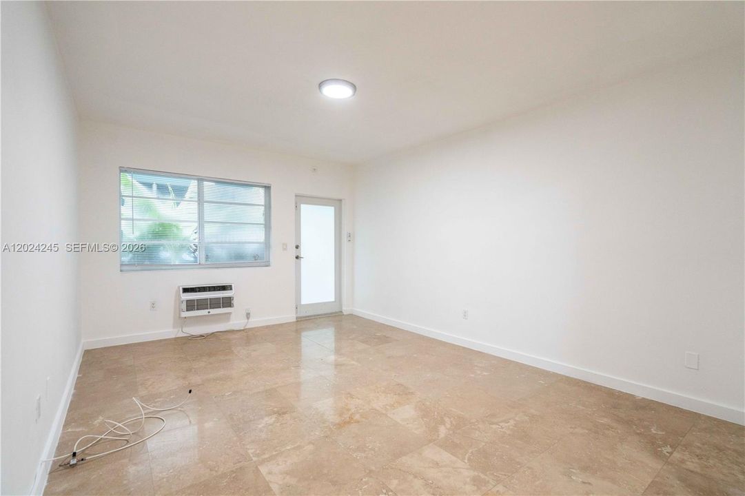 For Rent: $1,900 (0 beds, 1 baths, 450 Square Feet)