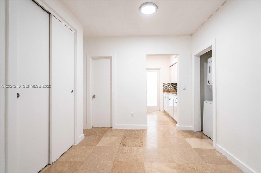For Rent: $1,900 (0 beds, 1 baths, 450 Square Feet)