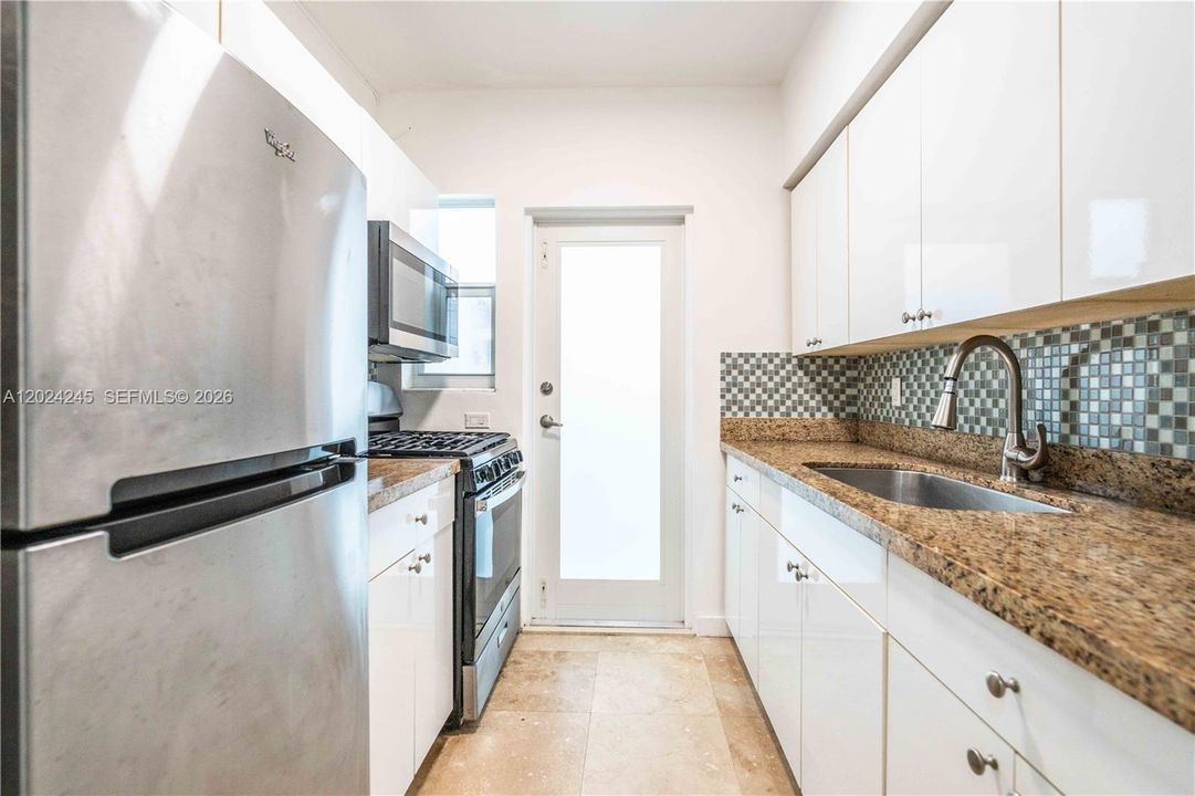 For Rent: $1,900 (0 beds, 1 baths, 450 Square Feet)