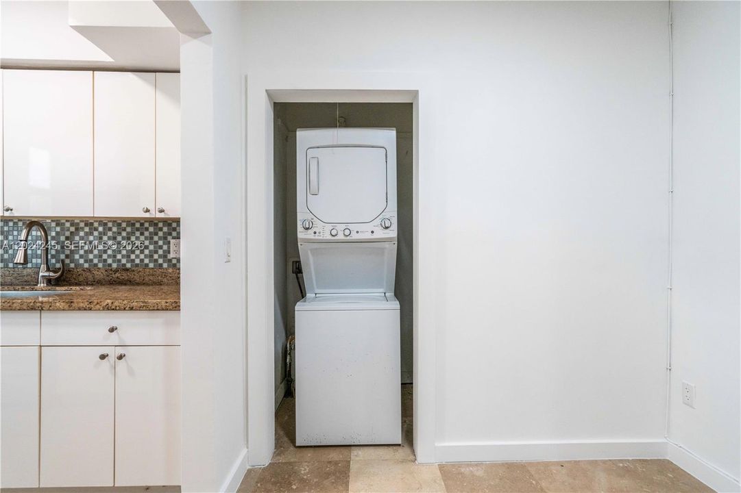 For Rent: $1,900 (0 beds, 1 baths, 450 Square Feet)