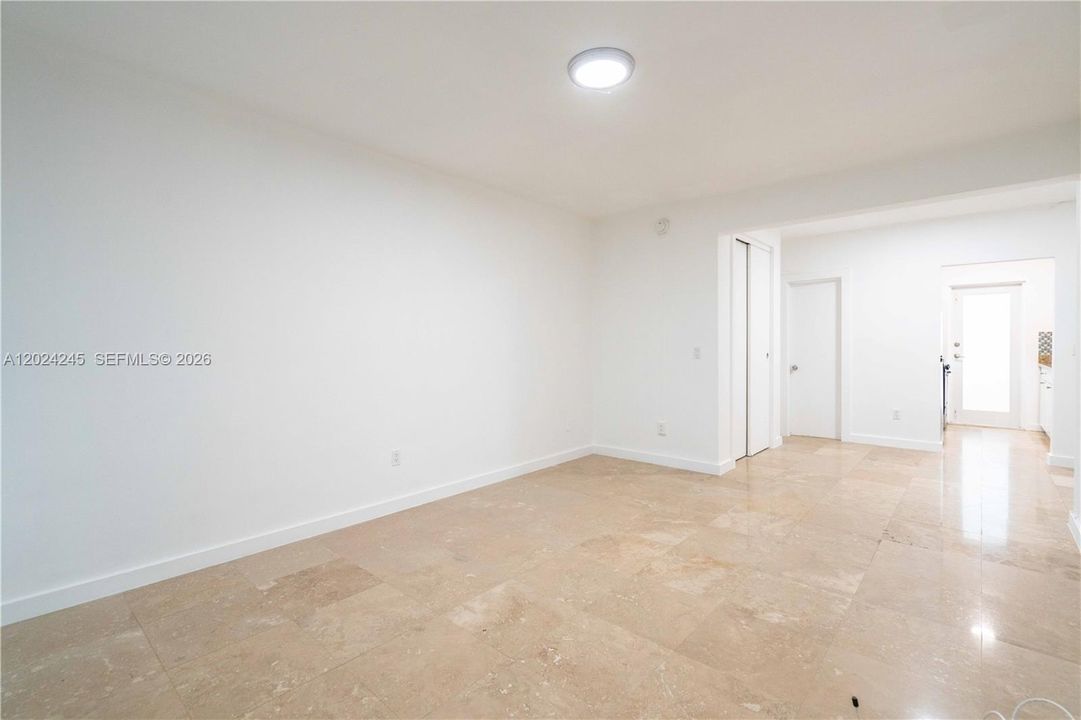 For Rent: $1,900 (0 beds, 1 baths, 450 Square Feet)