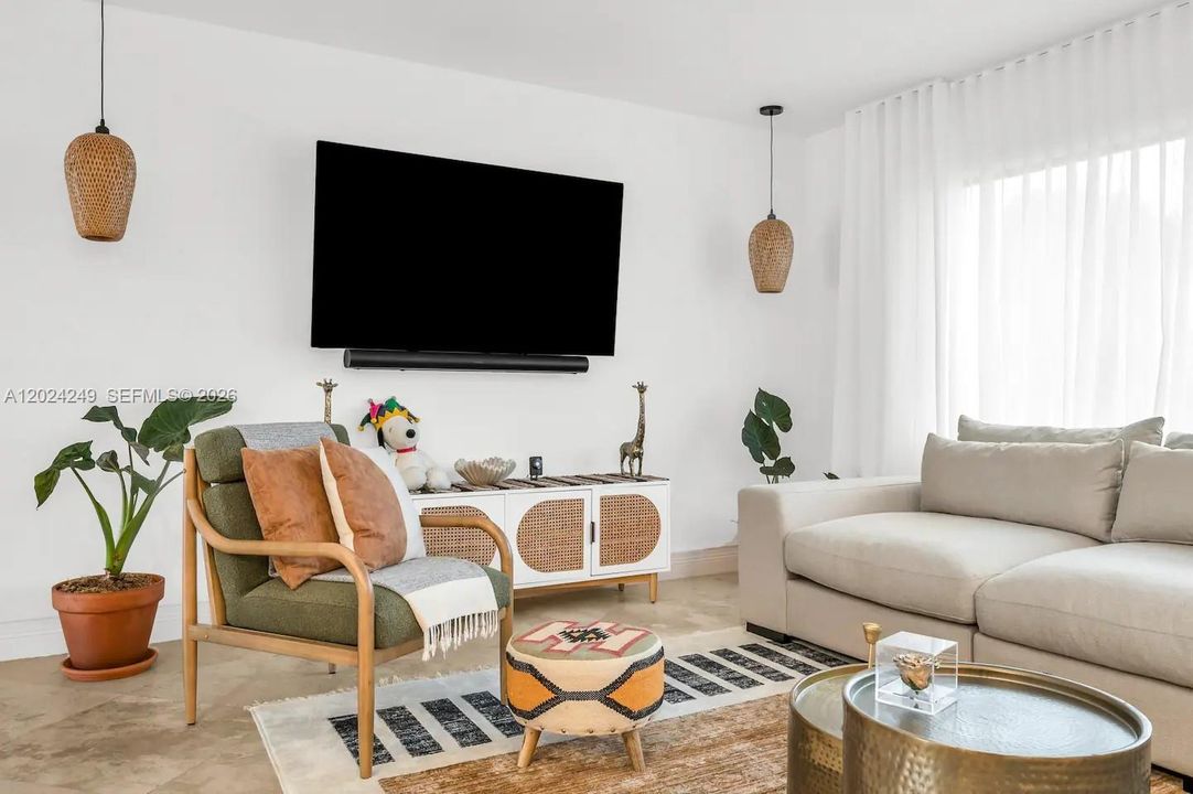 En Venta: $1,099,000 (4 camas, 2 baños, 1915 Pies cuadrados)
