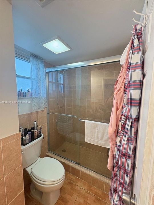 For Sale: $150,000 (1 beds, 1 baths, 812 Square Feet)
