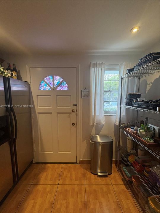 For Sale: $150,000 (1 beds, 1 baths, 812 Square Feet)