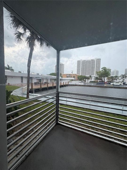 For Sale: $150,000 (1 beds, 1 baths, 812 Square Feet)