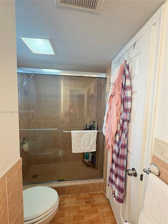 For Sale: $150,000 (1 beds, 1 baths, 812 Square Feet)