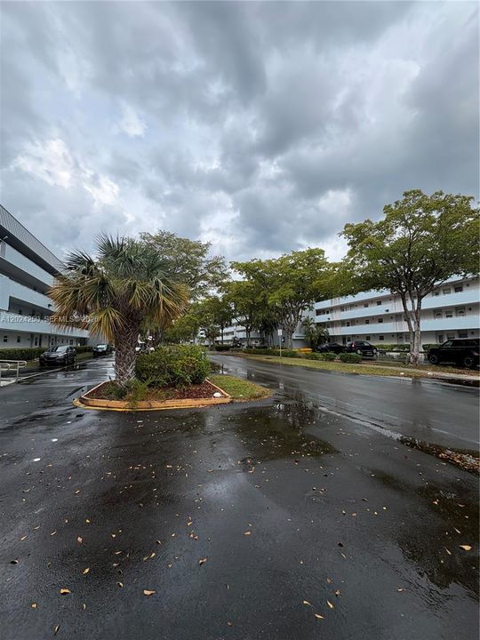 For Sale: $150,000 (1 beds, 1 baths, 812 Square Feet)